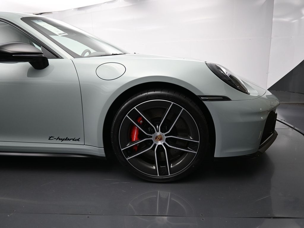 2026 Porsche 911 GTS photo 19