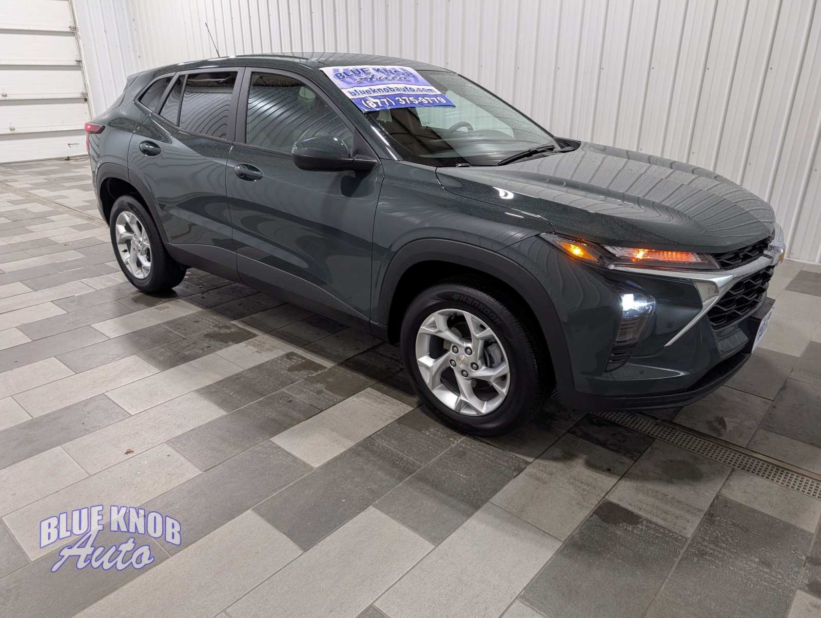 2025 Chevrolet Trax LS photo 3