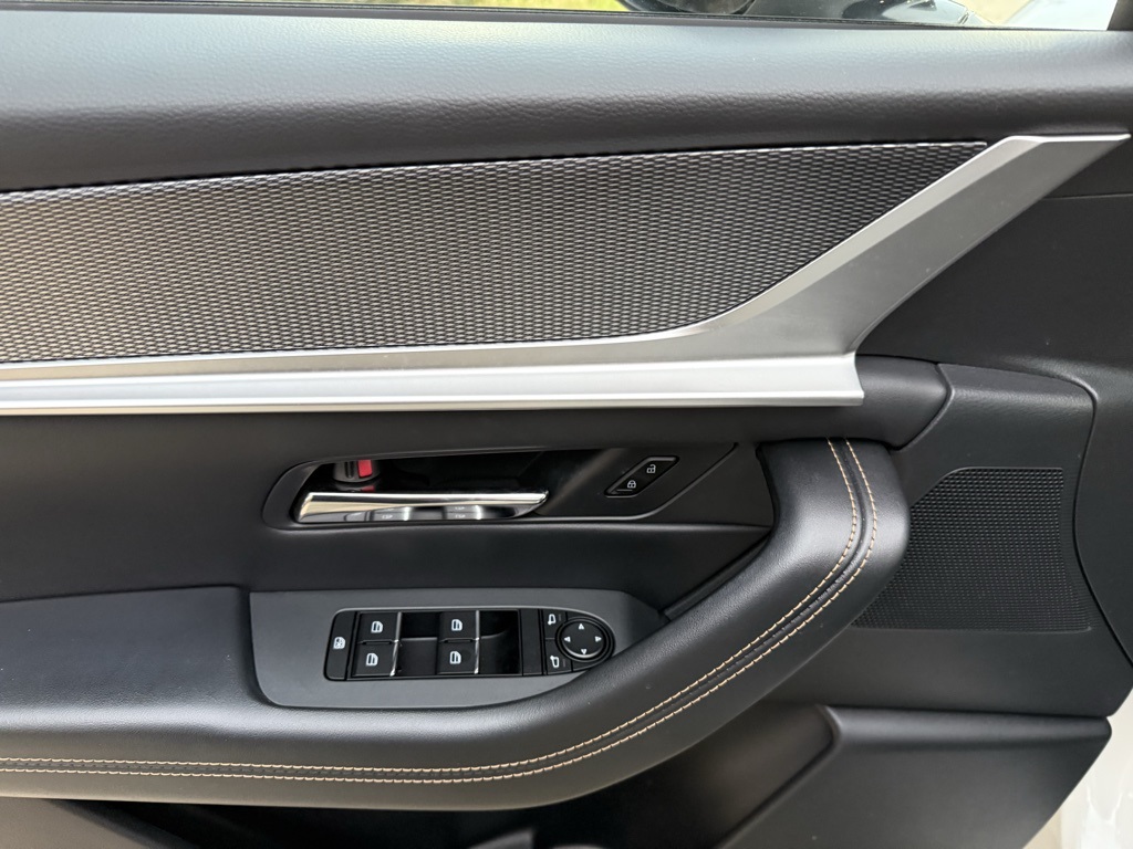 2024 Mazda CX-90 Plug-in Hybrid Premium photo 2