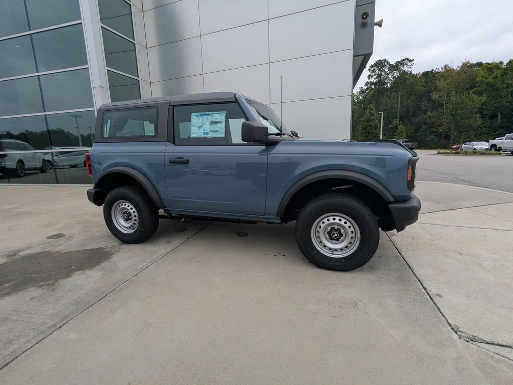 2025 Ford Bronco Base photo 3