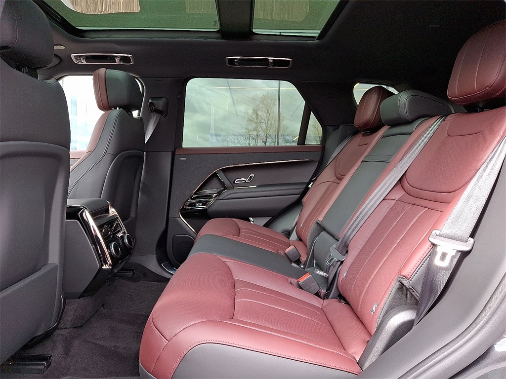 2025 Land Rover Range Rover Sport SE photo 5