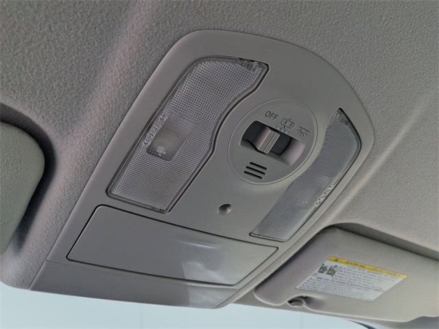2015 Toyota Prius Four photo 18