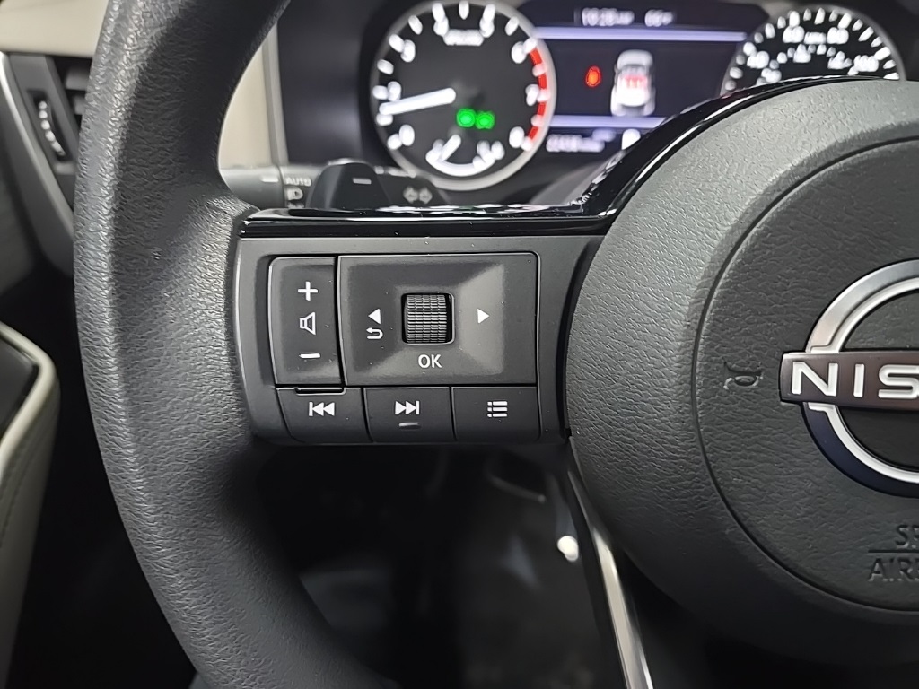 2023 Nissan Rogue SV photo 19