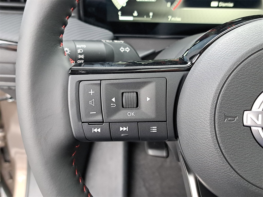 2026 Nissan Kicks SR photo 23