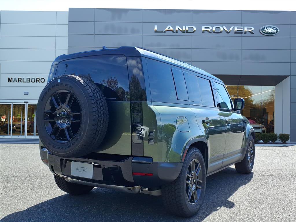 2026 Land Rover Defender 110 S photo 2