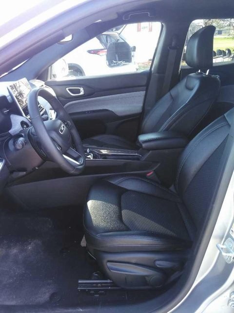 2024 Jeep Compass Latitude photo 5