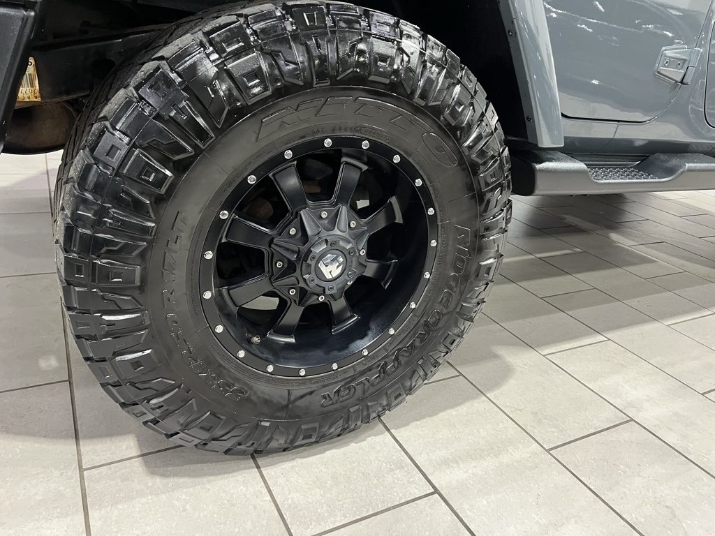 2014 Jeep Wrangler Unlimited Sahara photo 14