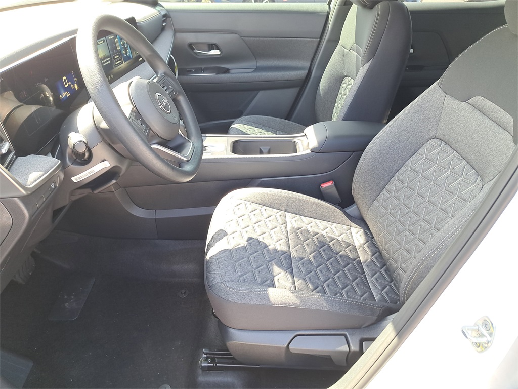 2026 Nissan Kicks SV photo 17