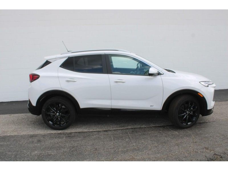 2025 Buick Encore GX Sport Touring photo 3