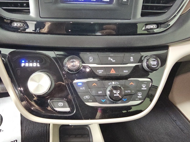2017 Chrysler Pacifica Touring L photo 20