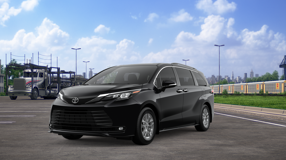 2026 Toyota Sienna XLE's photo
