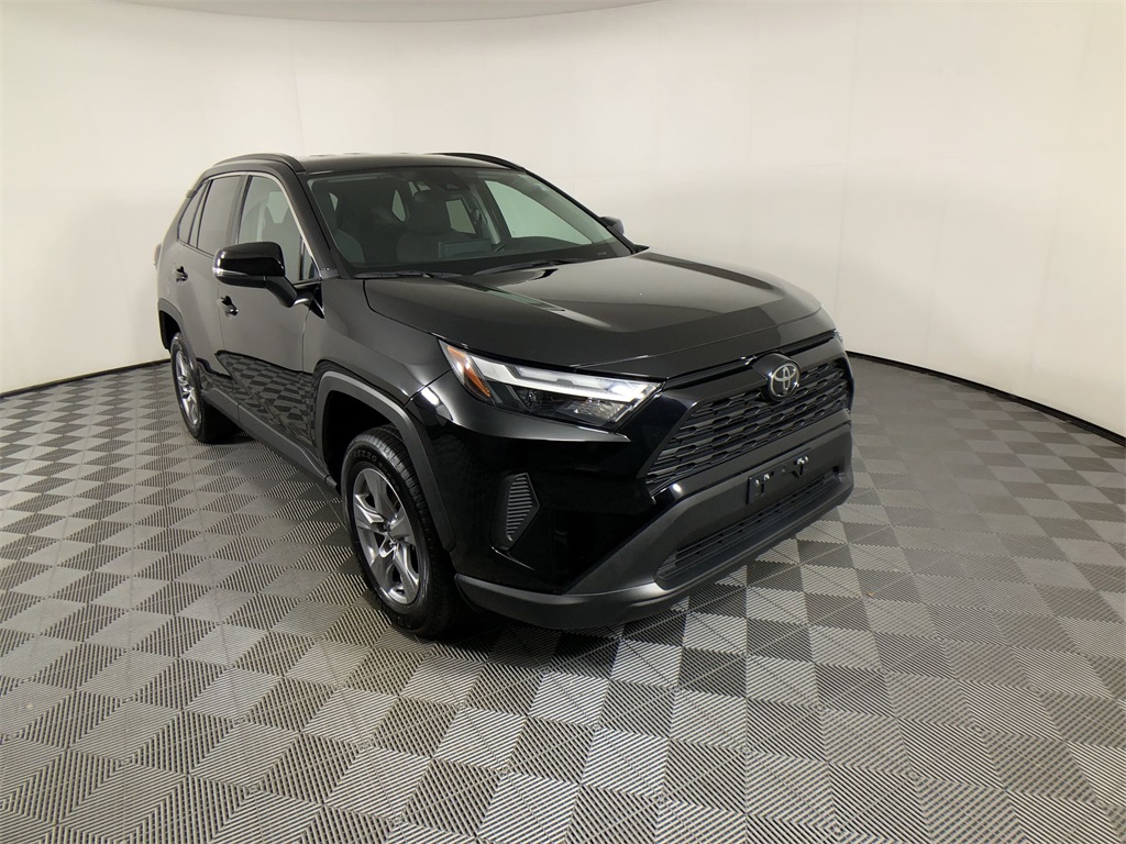 2024 Toyota RAV4 XLE photo 4