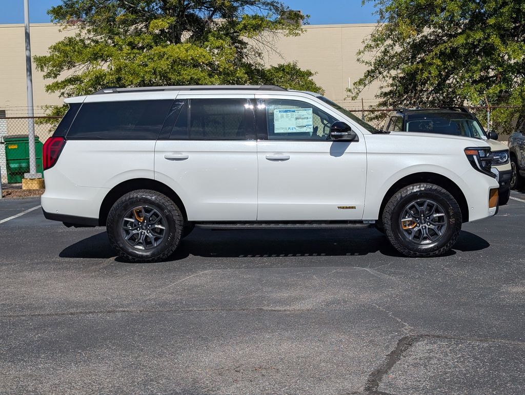 2025 Ford Expedition photo 2