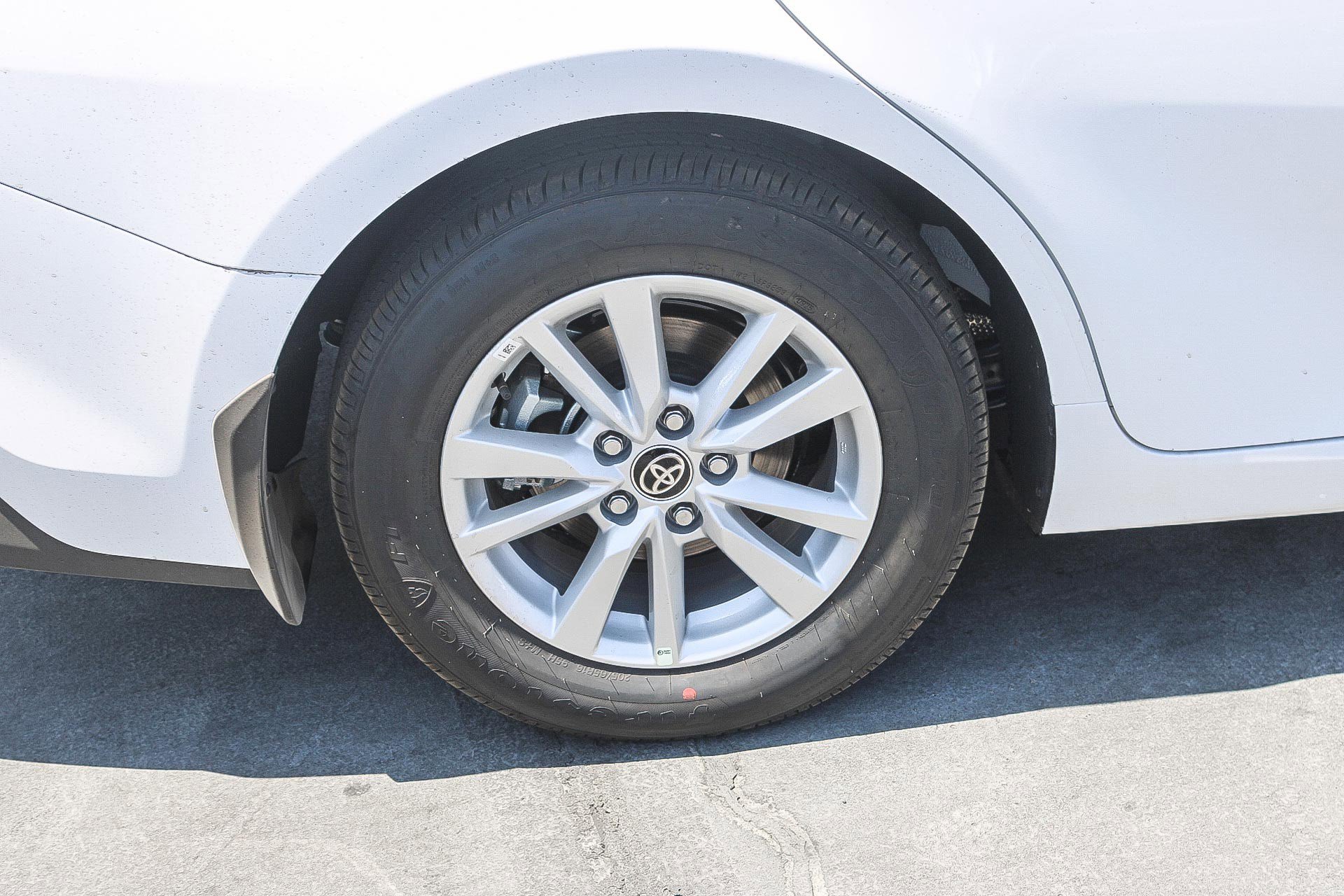 2025 Toyota Camry LE photo 10