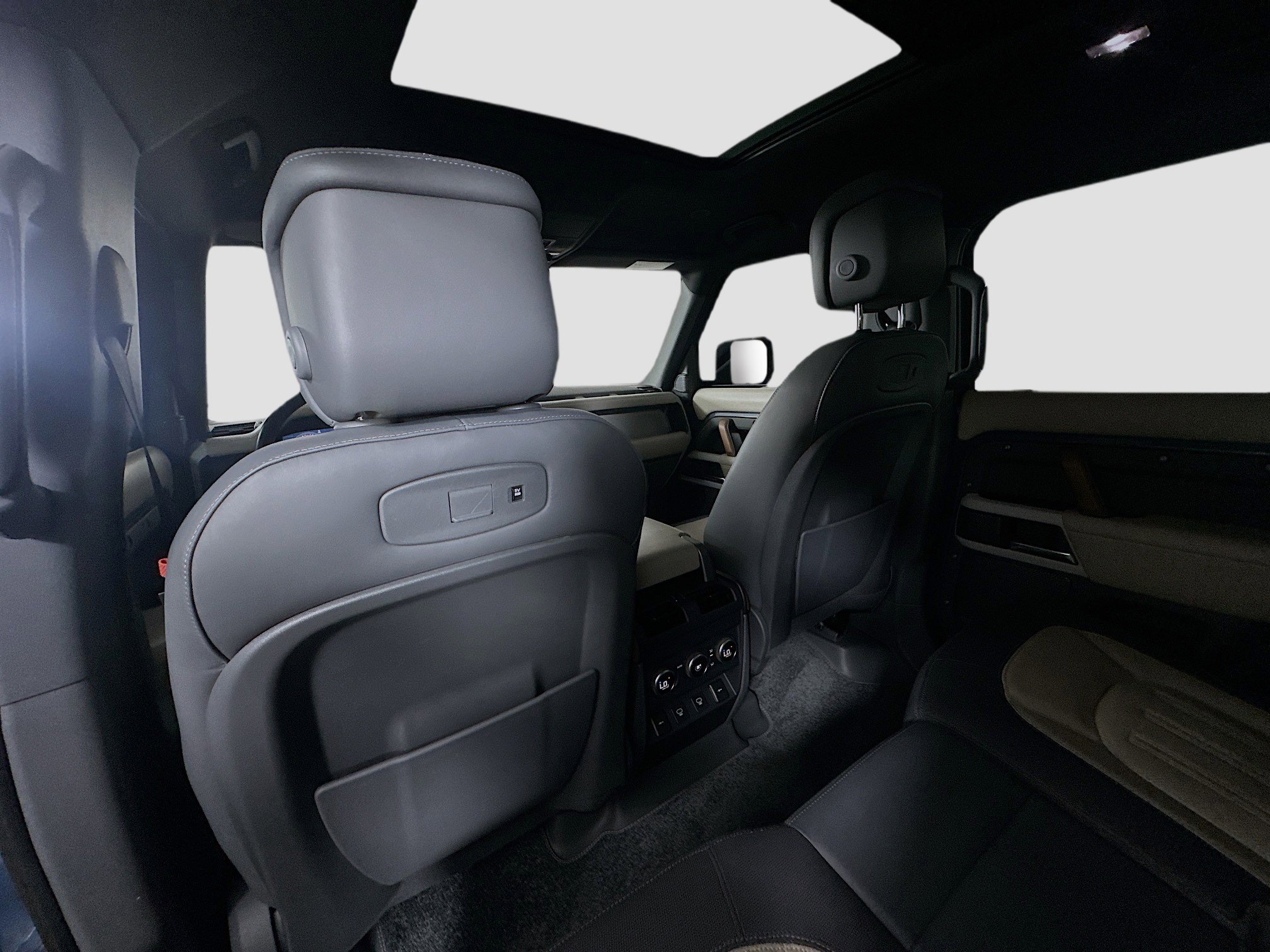 2021 Land Rover Defender X-Dynamic HSE photo 22
