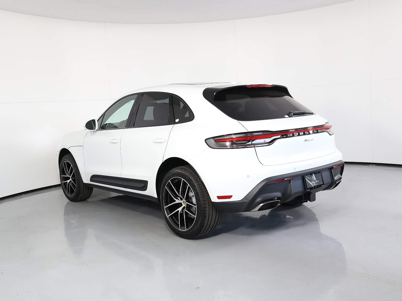2025 Porsche Macan T photo 3