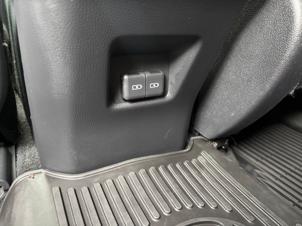 2022 Toyota RAV4 XLE Premium photo 24
