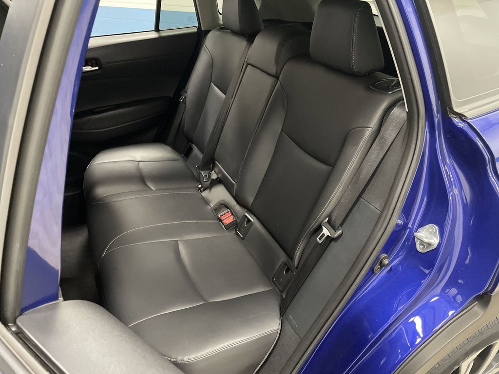 2023 Toyota Corolla Cross XLE photo 27