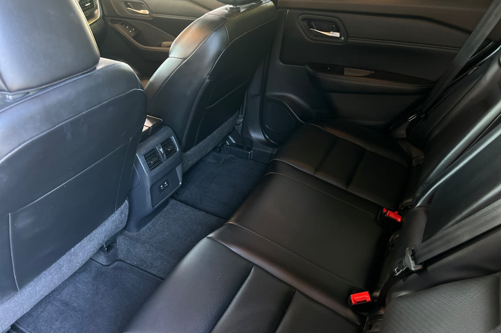 2023 Nissan Rogue SV photo 11