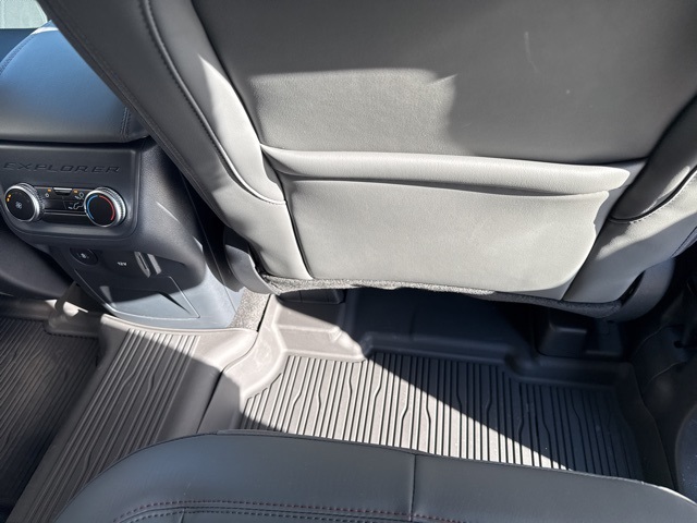 2025 Ford Explorer photo 27