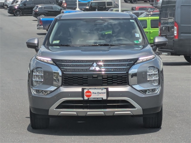 2023 Mitsubishi Outlander SE photo 2