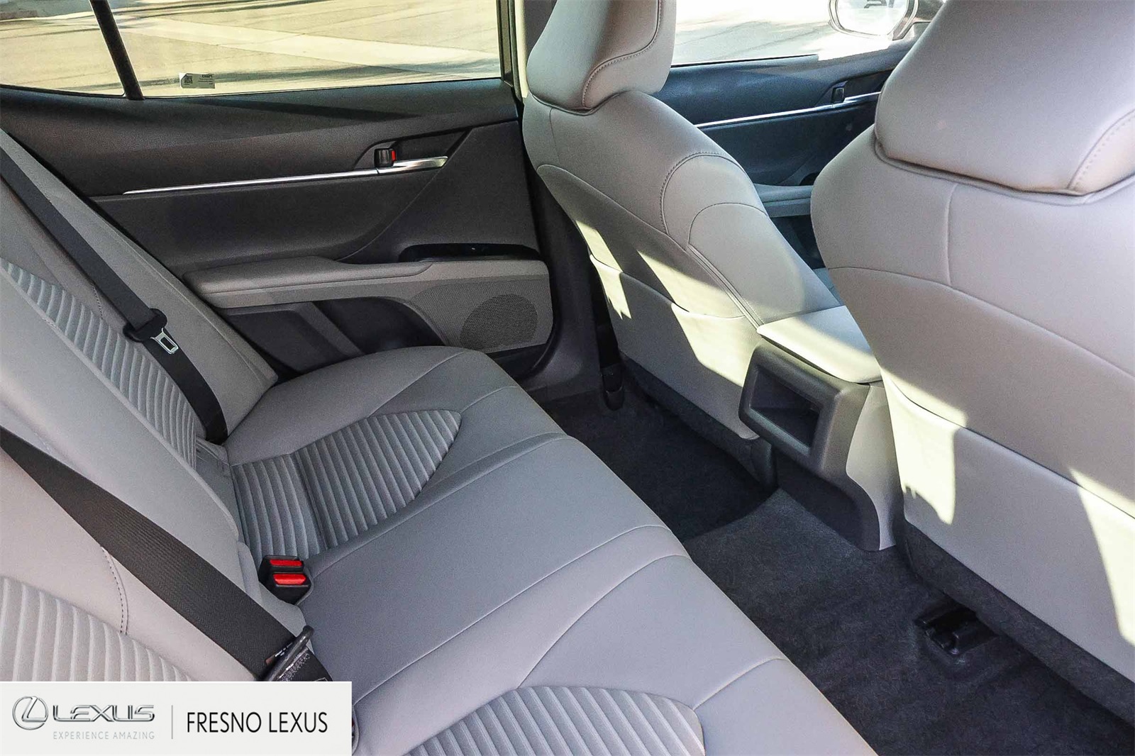 2018 Toyota Camry SE photo 12