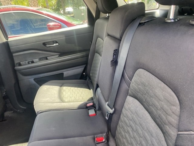 2022 Nissan Pathfinder S photo 2