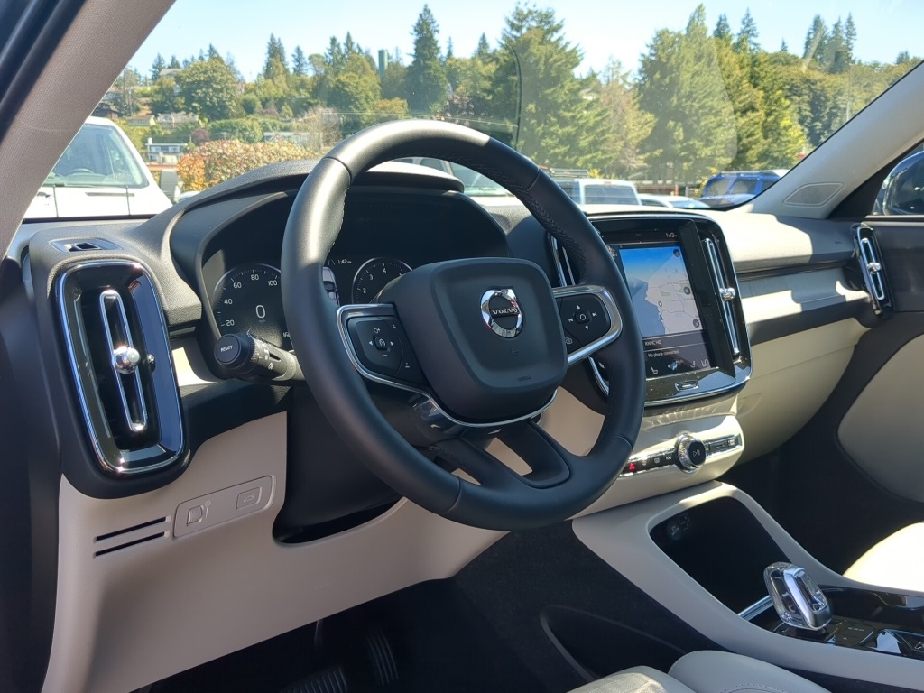 2022 Volvo XC40 T5 Inscription AWD photo 4