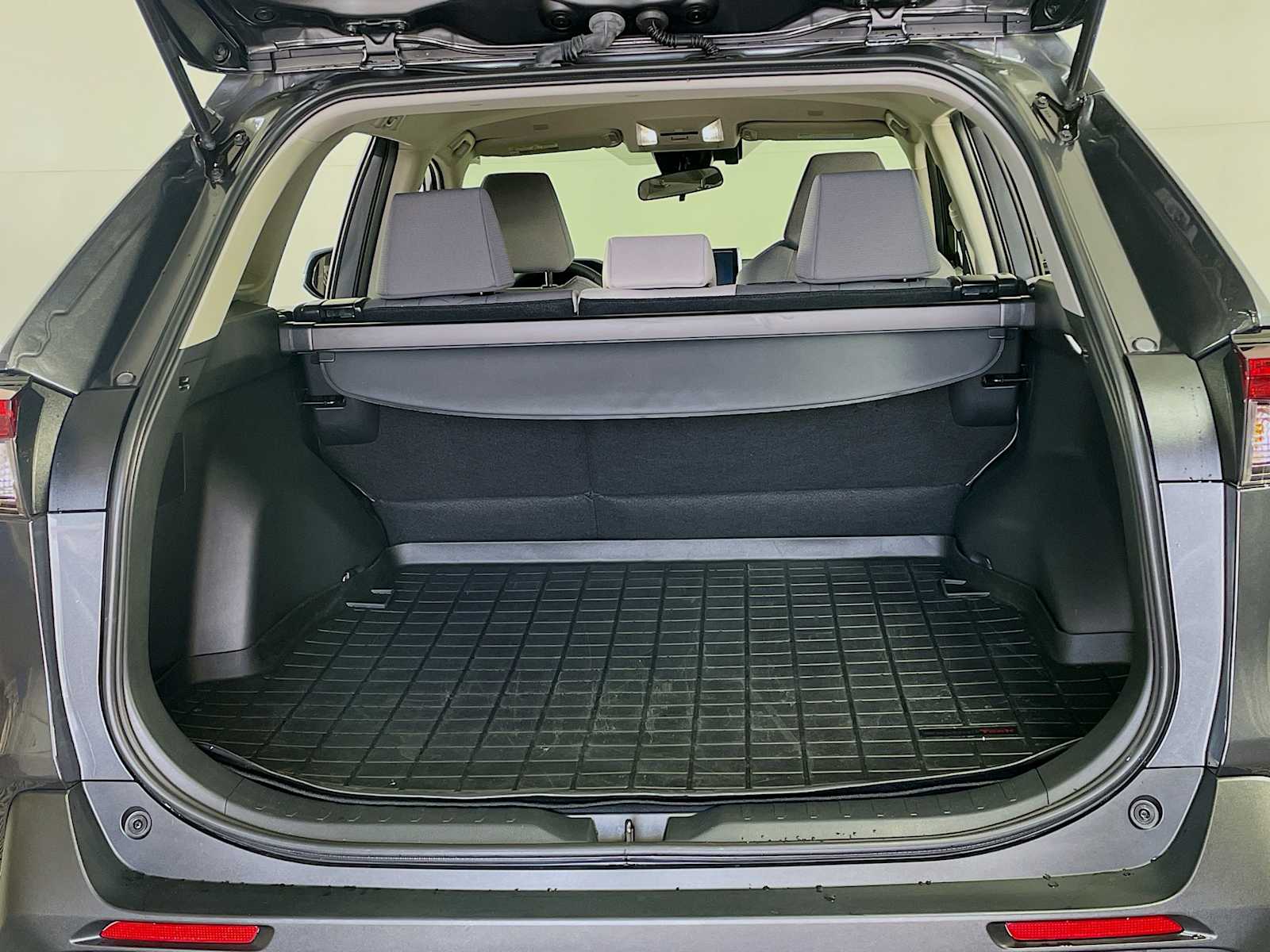 2023 Toyota RAV4 XLE photo 23