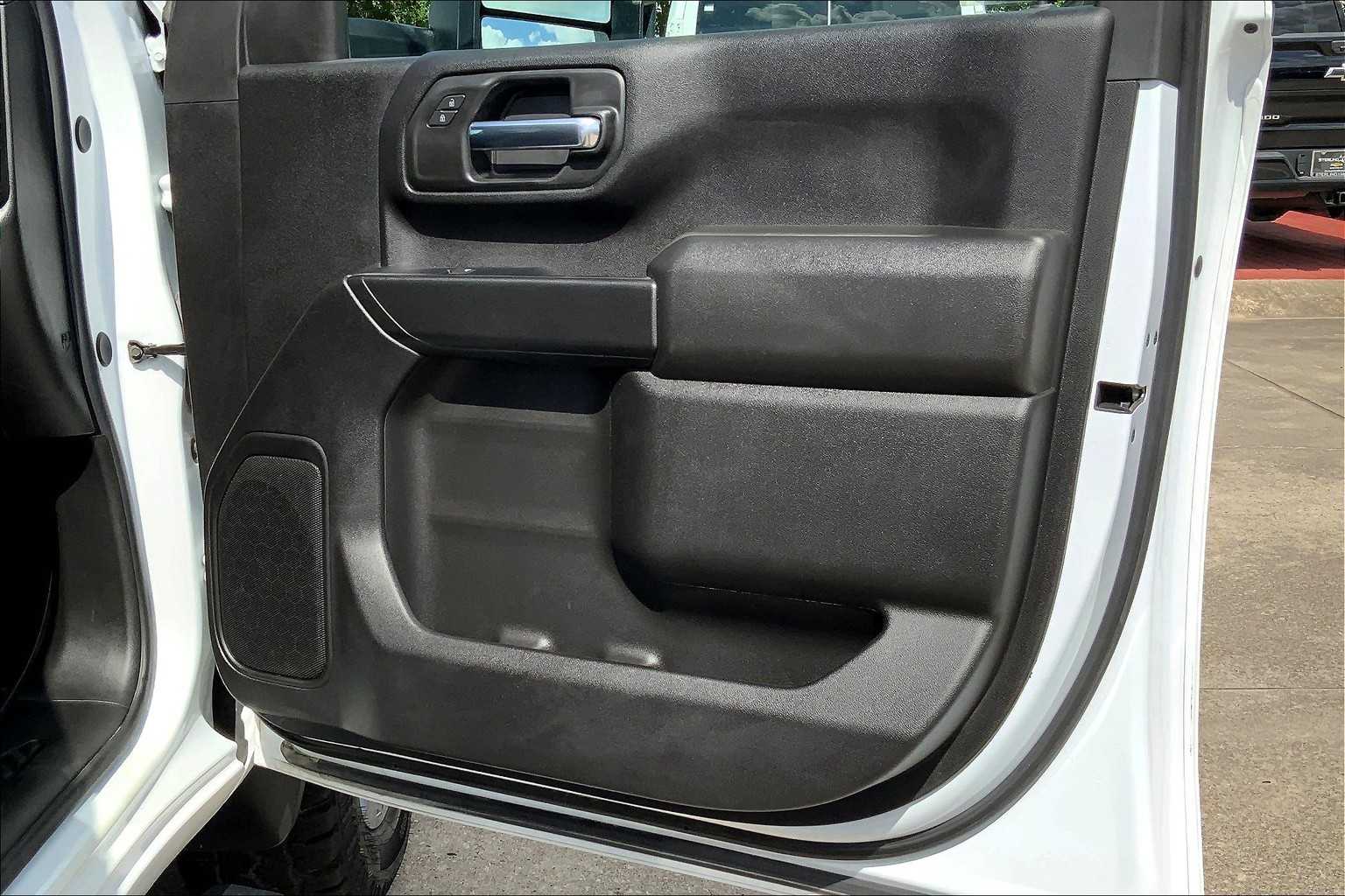 2024 Chevrolet Silverado 2500HD Custom photo 9