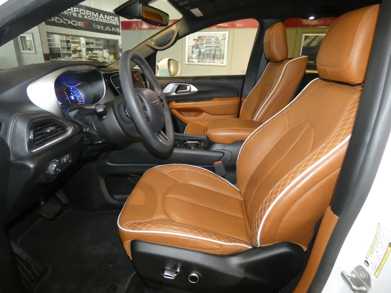 2024 Chrysler Pacifica Pinnacle photo 9