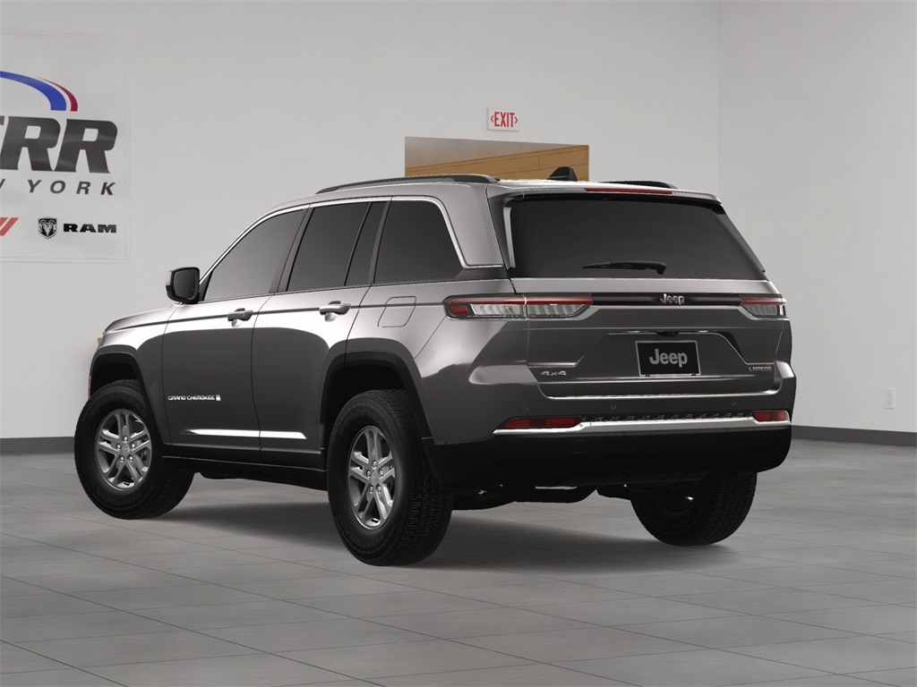 2025 Jeep Grand Cherokee Laredo photo 4