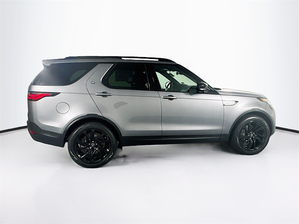 2025 Land Rover Discovery S photo 3