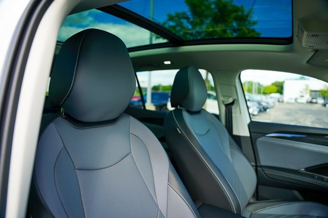 2025 Volkswagen Tiguan SE photo 32