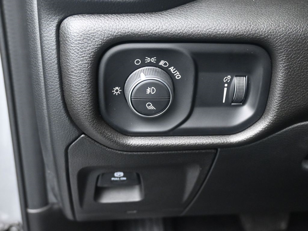 2025 Ram 1500 Tradesman photo 18