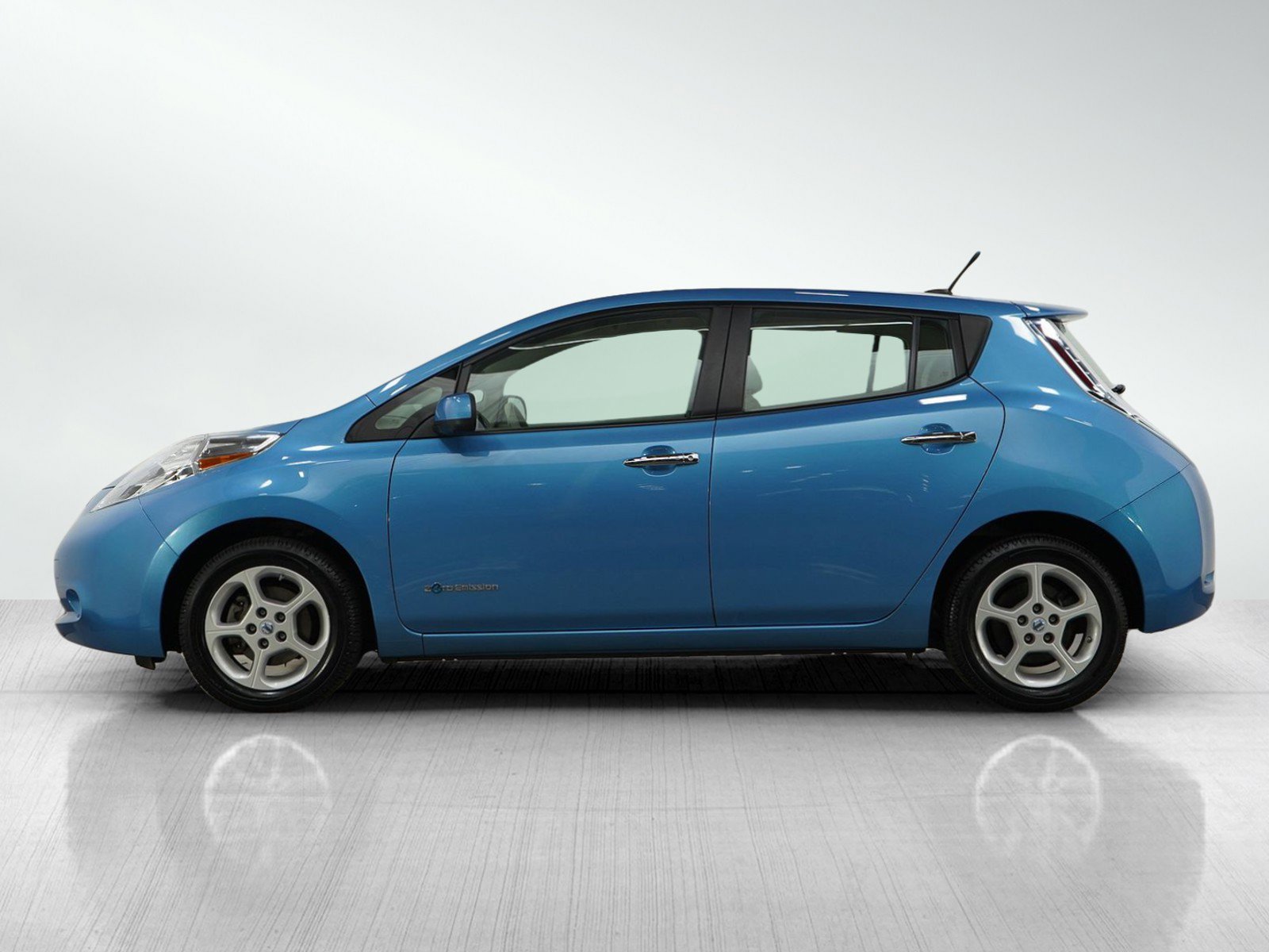 Used 2013 Nissan LEAF SV with VIN 1N4AZ0CP3DC412622 for sale in Roseville, Minnesota