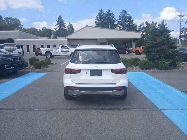2022 Mercedes Benz GLB 250 4MATIC photo 2