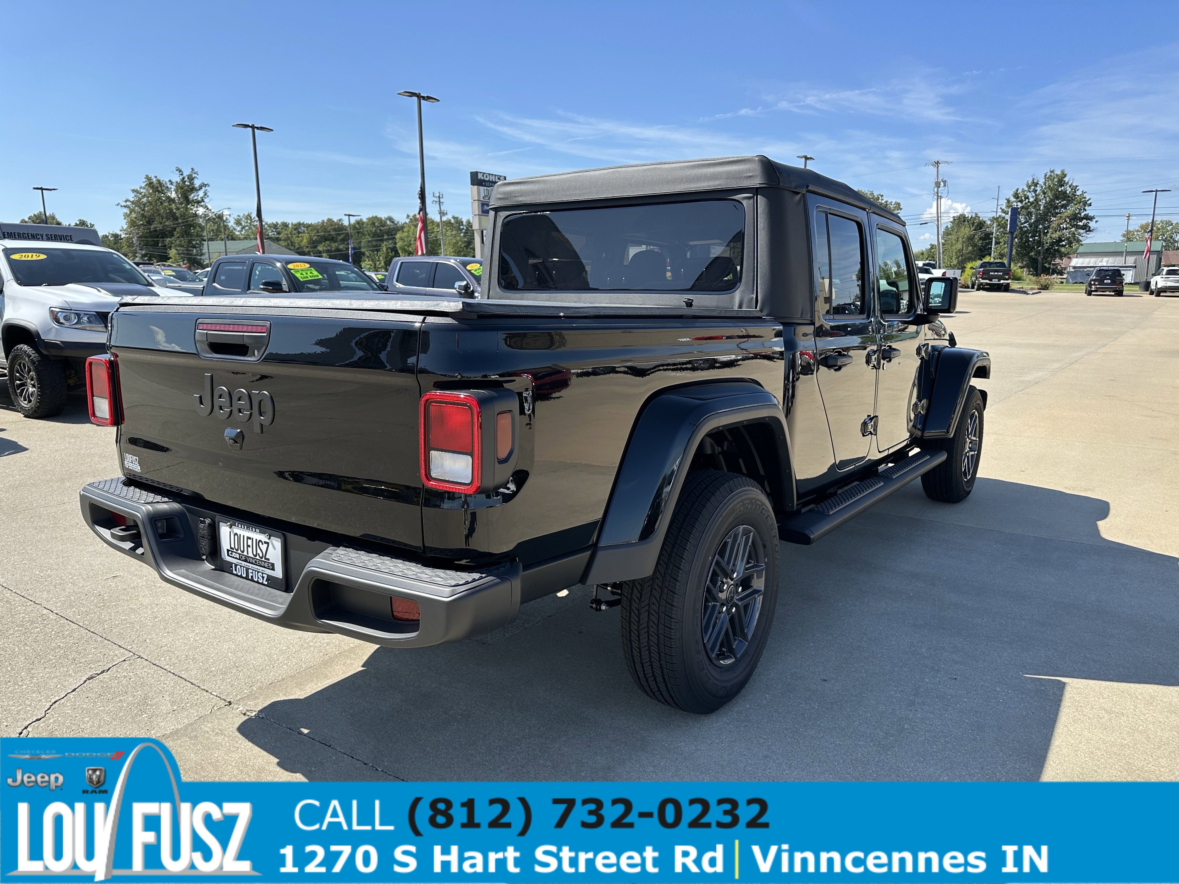 2025 Jeep Gladiator Sport S photo 2