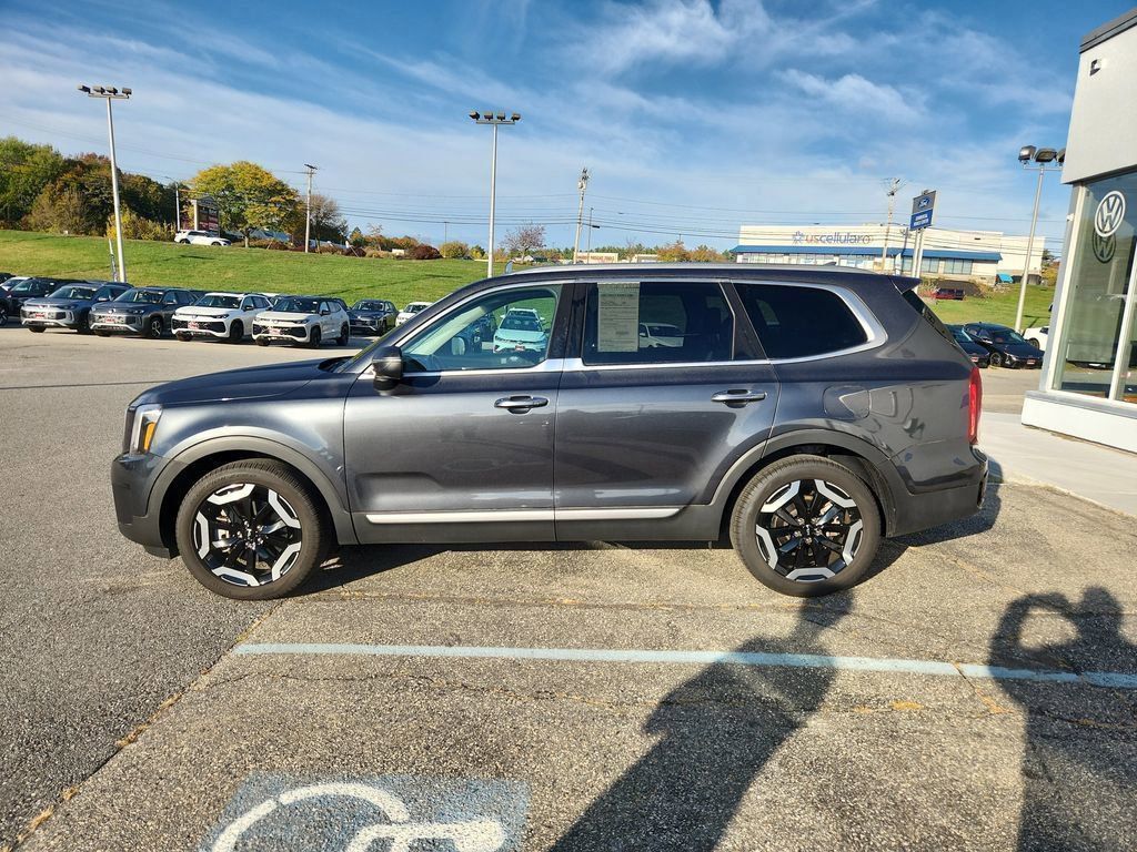 2024 Kia Telluride S photo 2