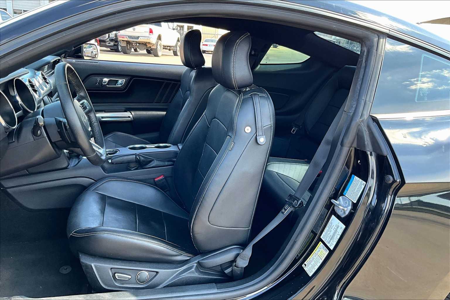 2015 Ford Mustang EcoBoost Premium photo 7