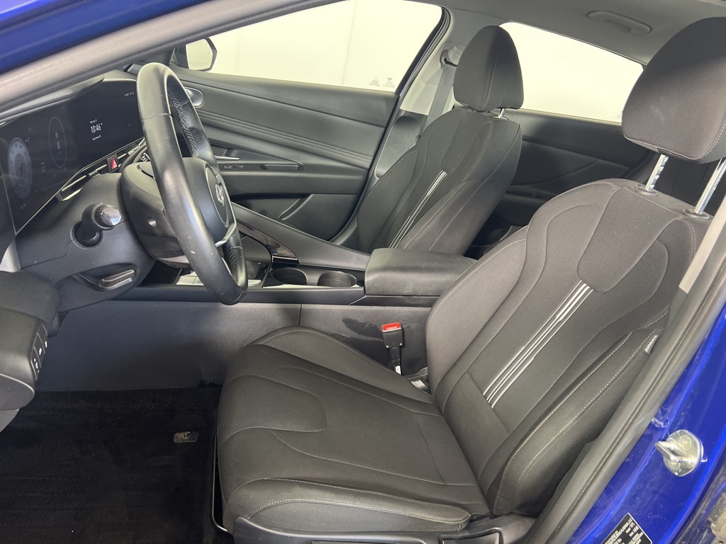2023 Hyundai Elantra SEL Convenience photo 2