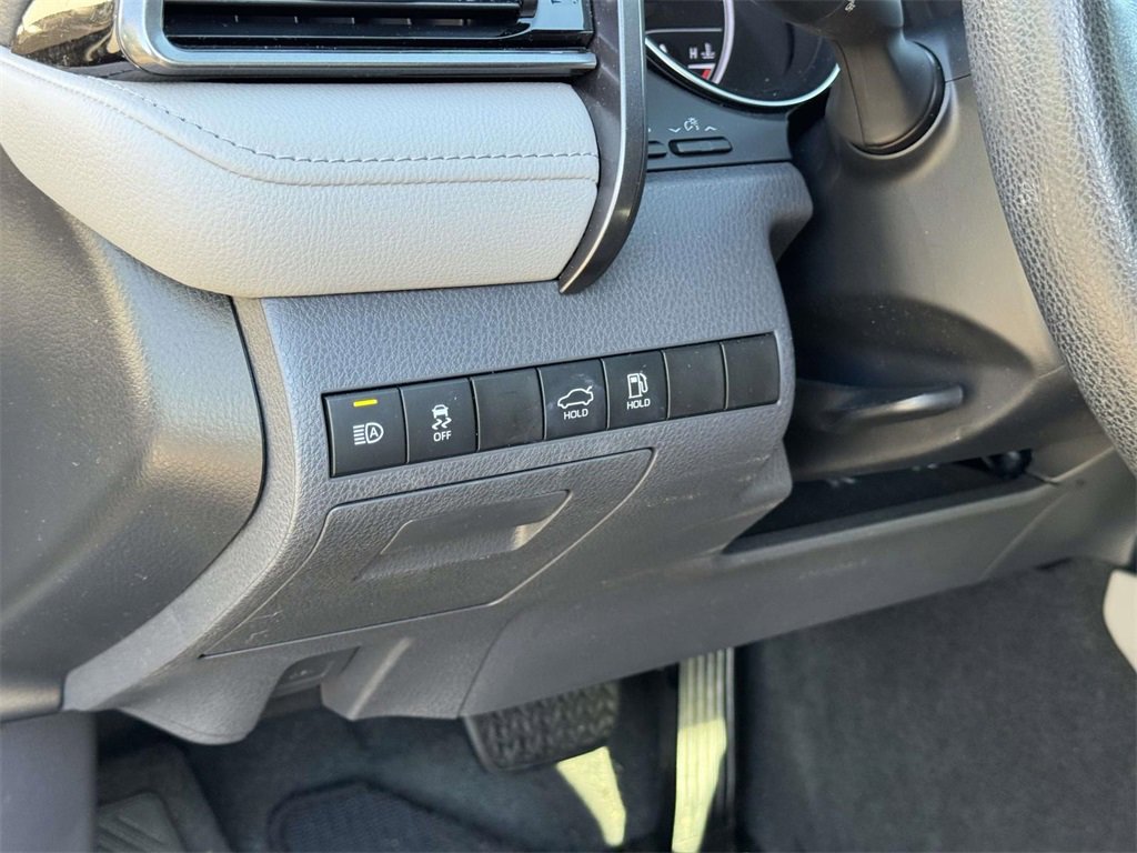 2020 Toyota Camry Hybrid LE photo 7