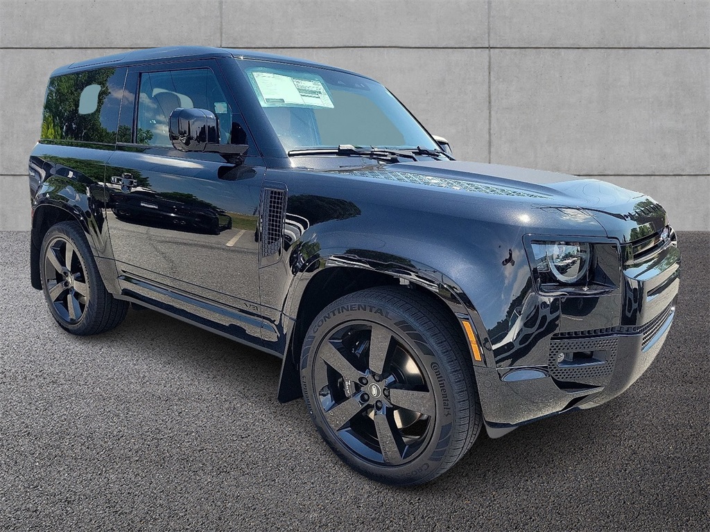 2024 Land Rover Defender 90 V8 photo 2