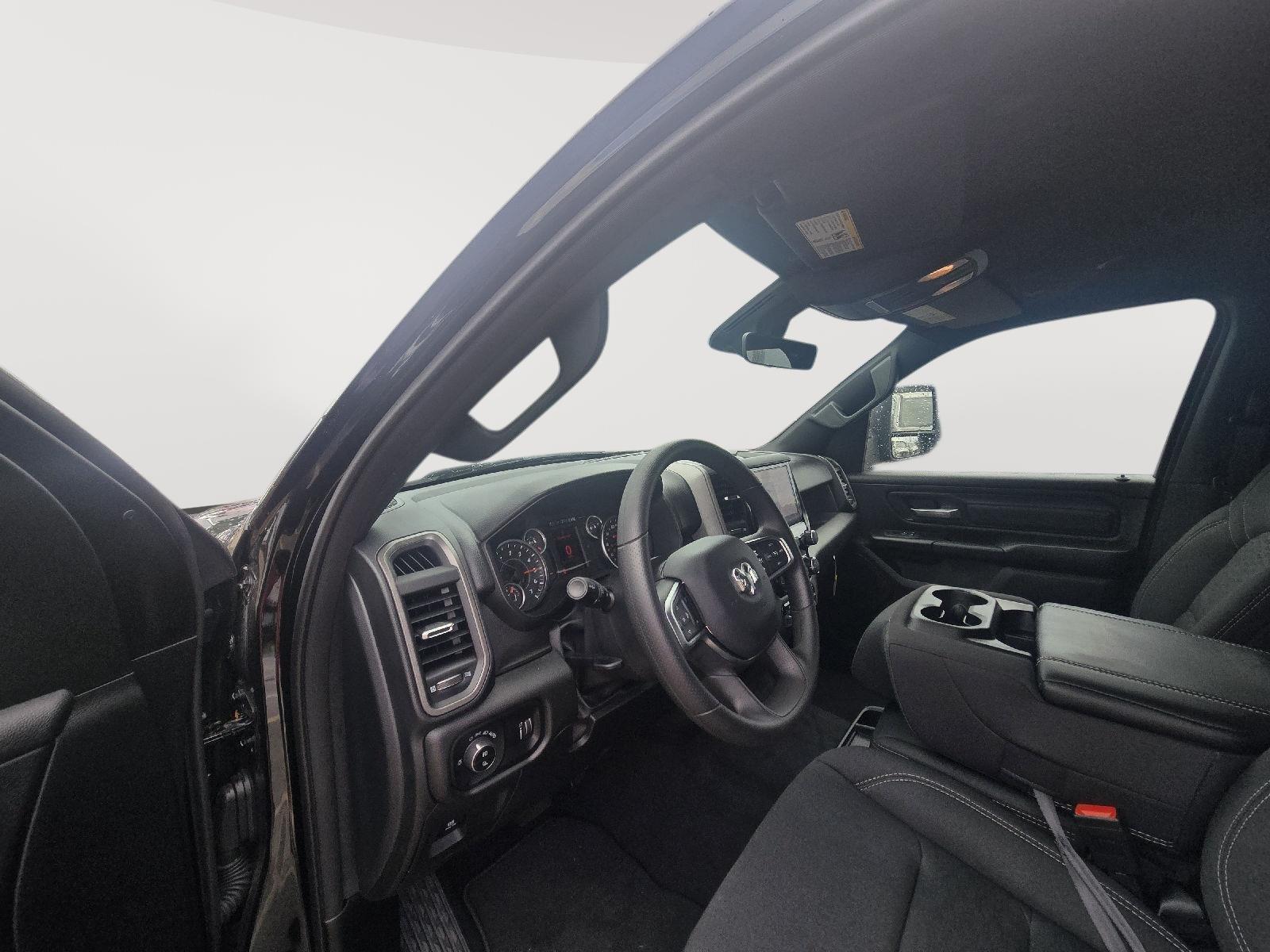 2025 Ram 1500 Tradesman photo 6