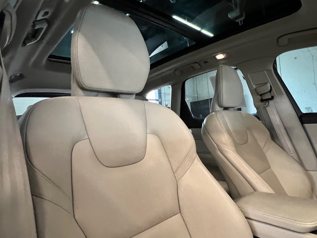 2023 Volvo XC60 B5 Plus photo 20