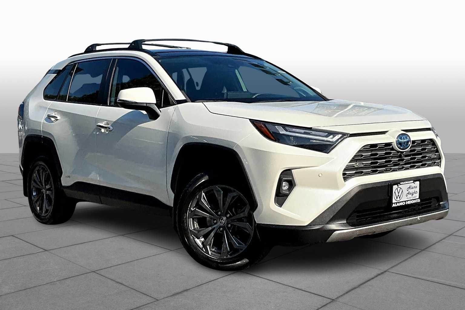 Used 2022 Toyota RAV4 Limited with VIN 4T3D6RFV0NU094844 for sale in Northfield, Minnesota
