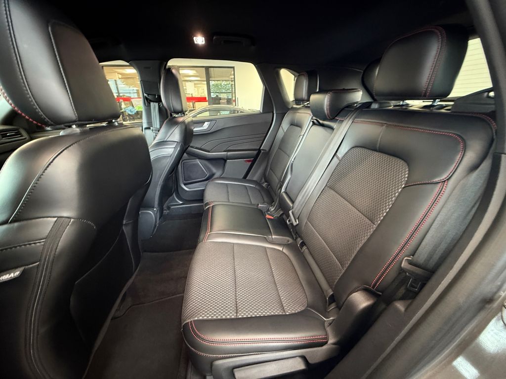 2024 Ford Escape ST-Line photo 17