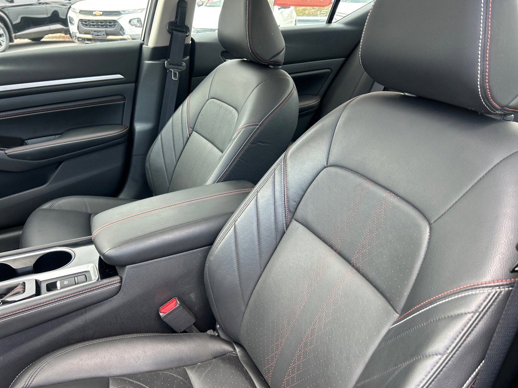 2023 Nissan Altima 2.5 SR photo 12