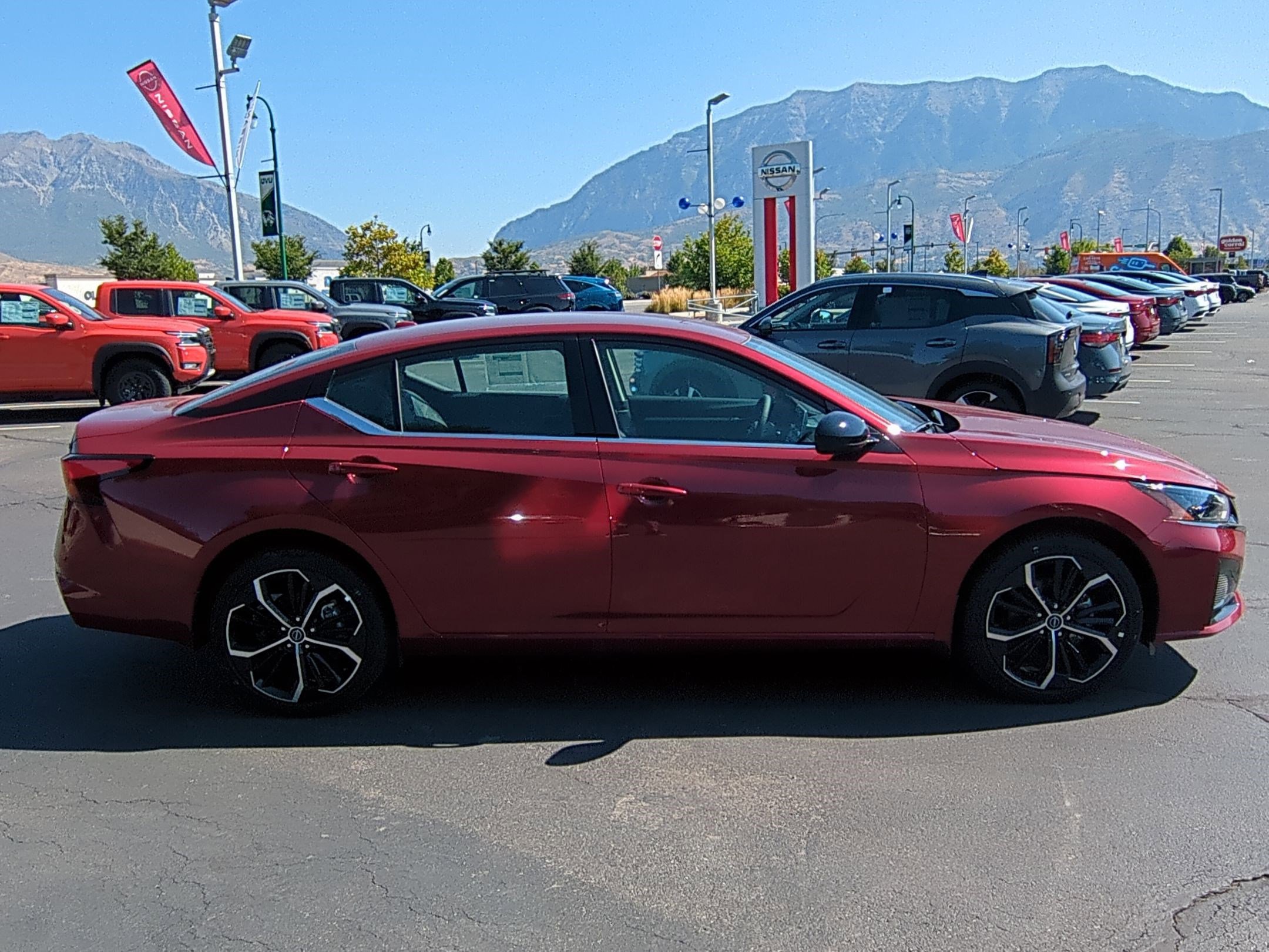 2025 Nissan Altima 2.5 SR photo 2