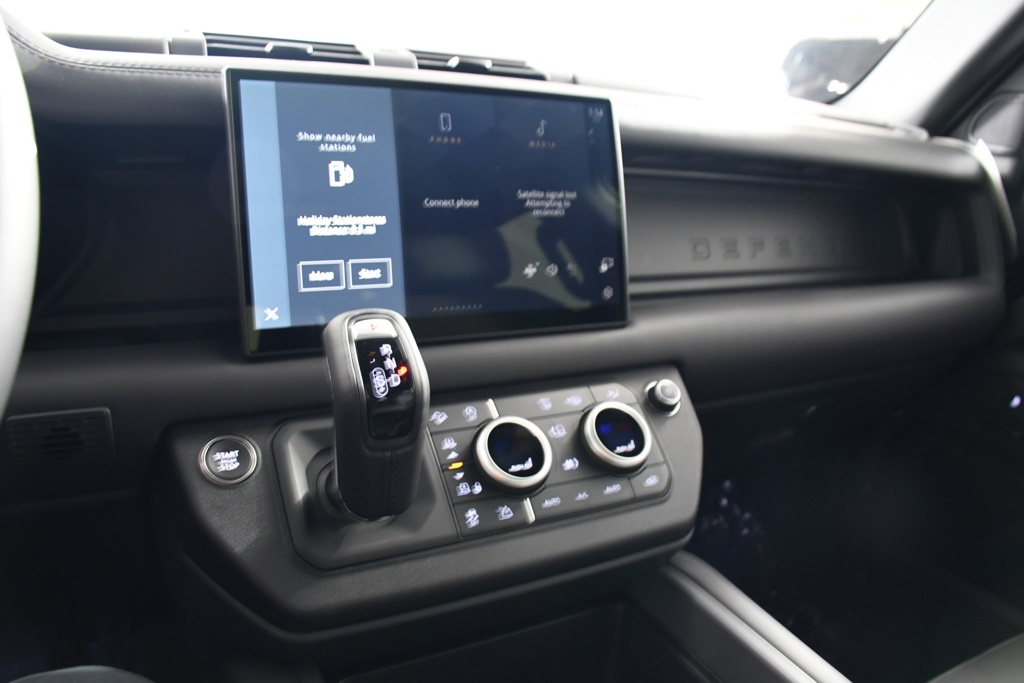2025 Land Rover Defender 110 S photo 30